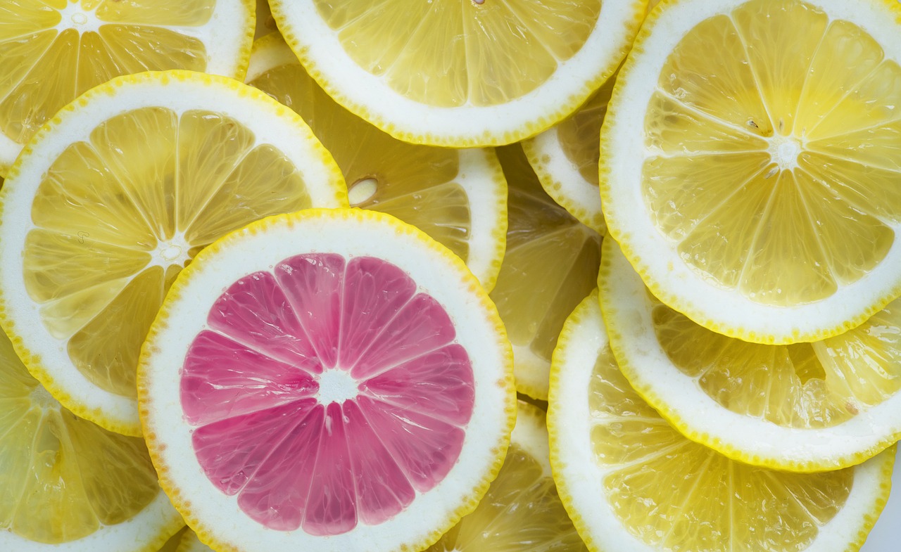 ビタミンC誘導体とは？【ビタミンCと何が違うの？レモン汁を顔に塗ればいいの？】